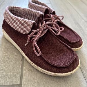 Hey Dude Britt Shoe Houndstooth Burgundy Women's Size 7